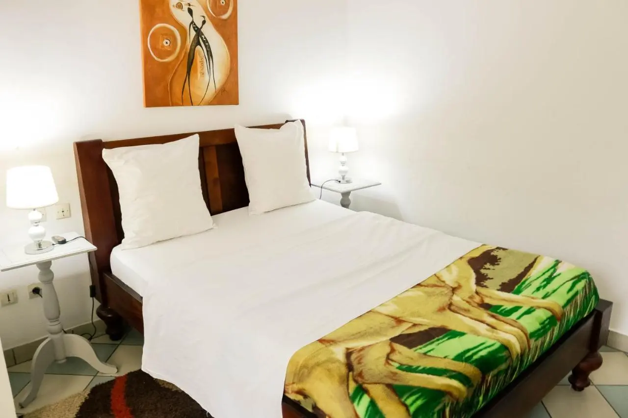 Chambre avec grand lit
